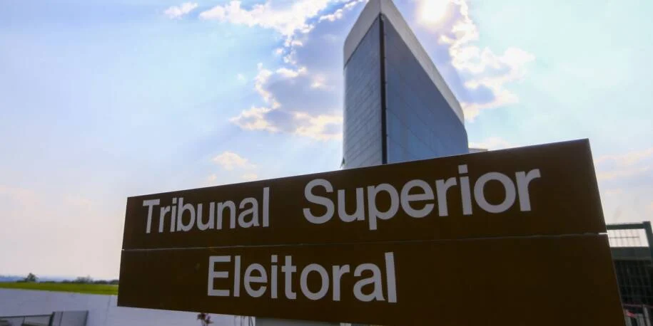 TSE impõe restrições severas ao uso de IA nas eleições de outubro, gerando polêmica