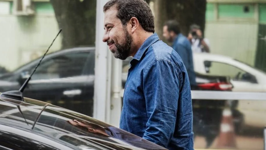 Uber notifica Boulos por acusações de corrupção e pede provas imediatas