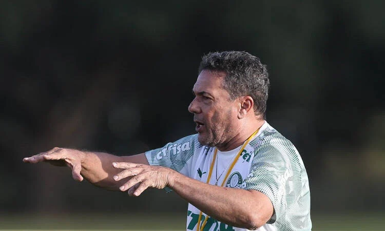 Vanderlei Luxemburgo é hospitalizado e permanece na UTI após infecção pulmonar