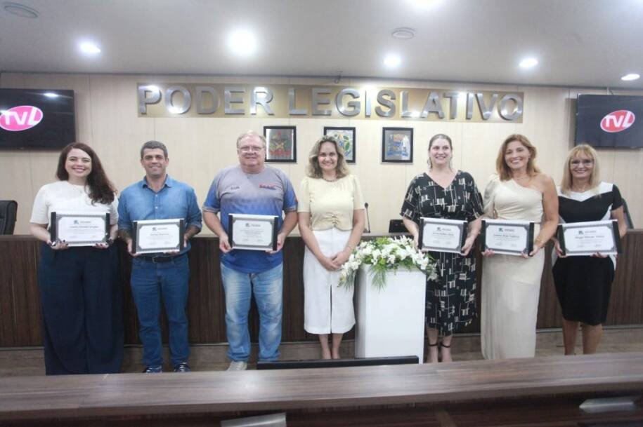 Vereadora Cristiane Loureiro homenageia destaques em Blumenau; veja os premiados