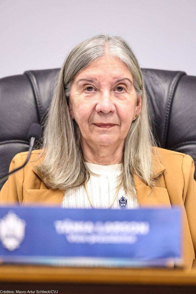 Vereadora Tânia Larson aprova projeto de microchipagem gratuita em Joinville