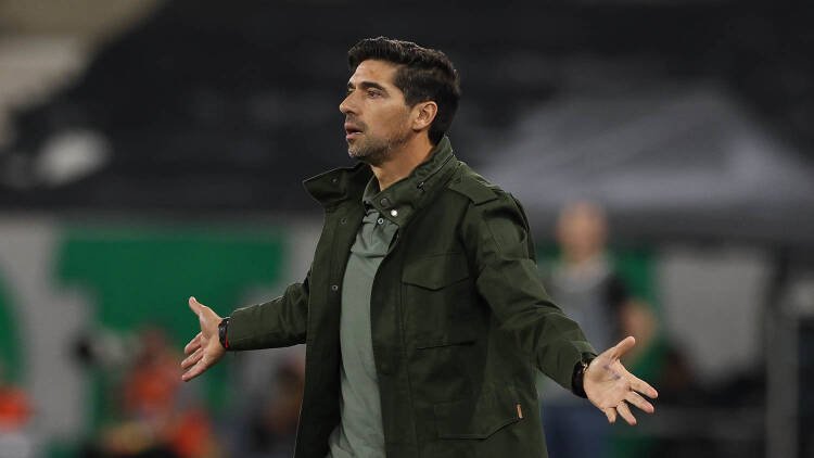 Abel Ferreira é suspenso por oito jogos e Palmeiras busca recurso urgente