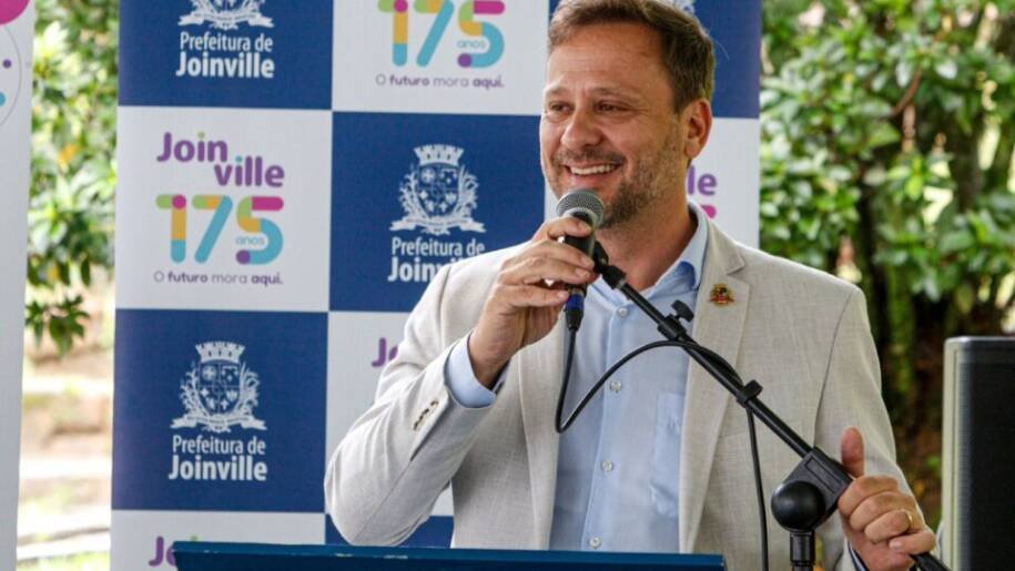 Adriano Silva se une a Jorginho Mello na corrida pela reeleição em SC