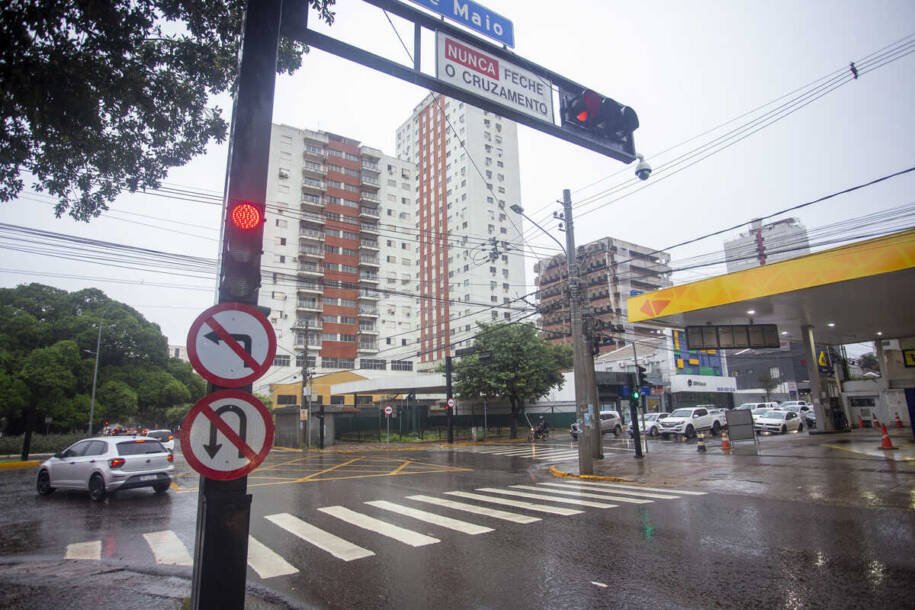 Agetran aplica multas de R$ 195,23 por conversão proibida na Afonso Pena