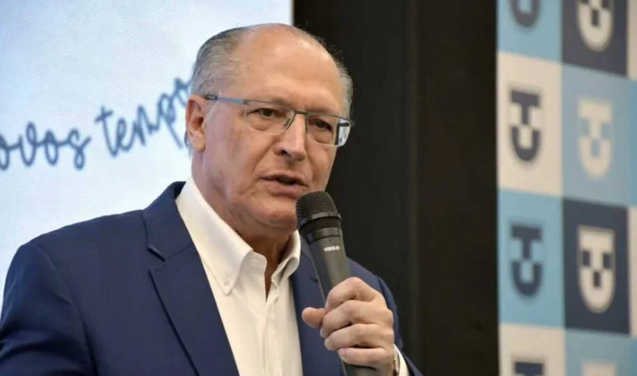 Alckmin anuncia R$ 15 bilhões em crédito para indústrias afetadas nos EUA