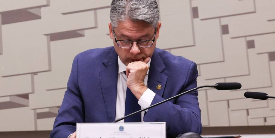 Alessandro Vieira pede indiciamentos de Toffoli, Moraes e Gilmar por crimes