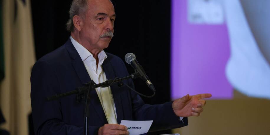 Aloizio Mercadante revela desafios do BNDES e segurança bancária em entrevista