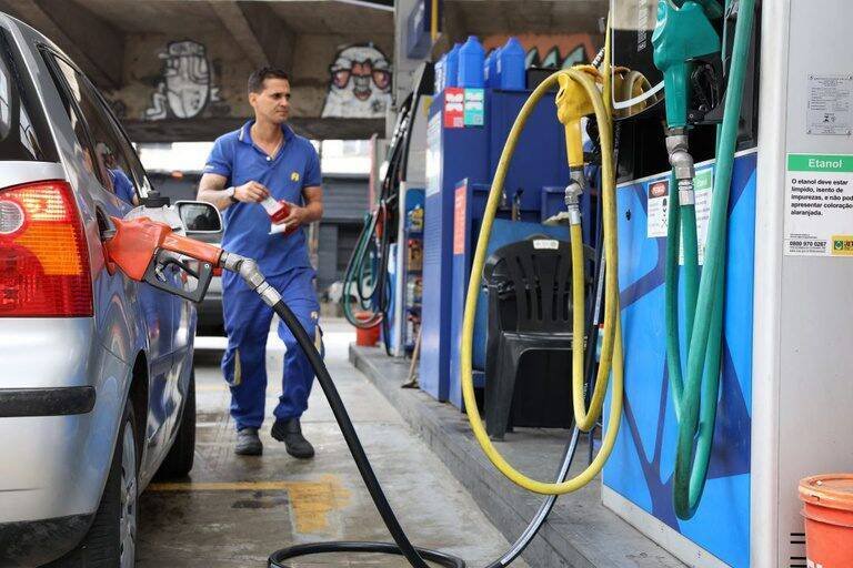 ANP e Polícia Federal fiscalizam 5.358 postos e 322 distribuidoras de combustíveis