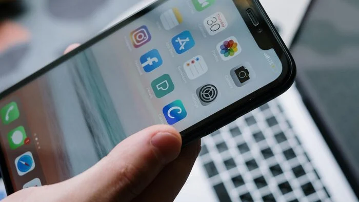 Apple alerta usuários sobre golpe de phishing que ameaça iPhones com vishing