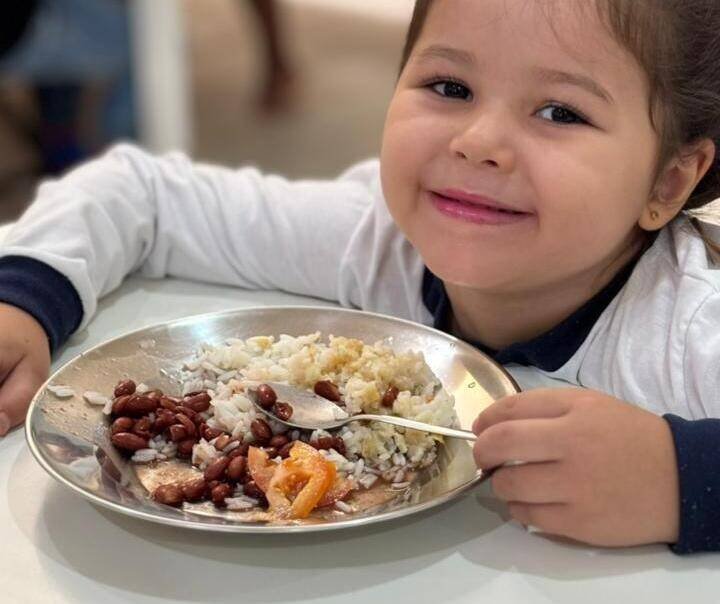 Araquari garante 100% do PNAE para agricultura familiar e transforma merenda escolar