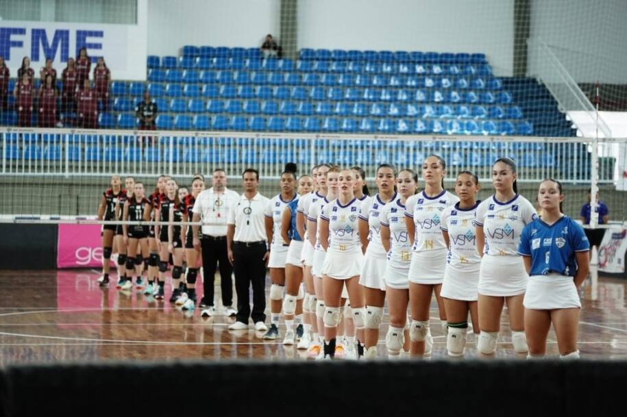 Balneário Camboriú conquista título inédito no CBI de Voleibol feminino em casa