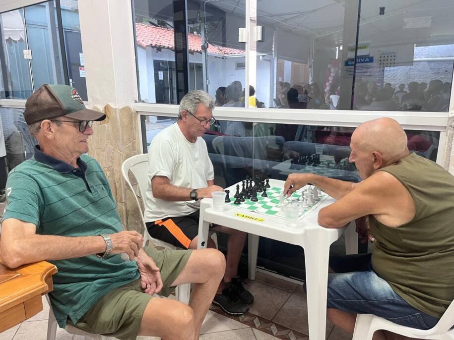 Balneário Camboriú oferece Oficina de Xadrez para idosos, sem inscrição!
