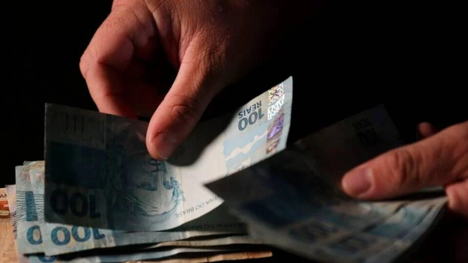 Banco Central prevê inflação de 4,71% e guerra no Oriente Médio agrava crise