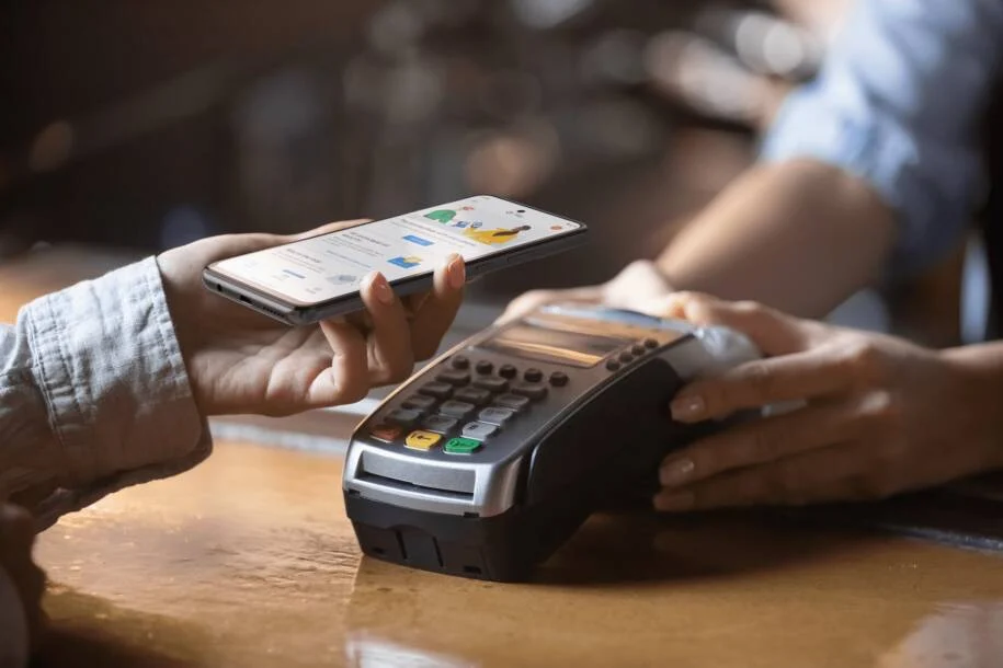 Banco Central revela aumento de pagamentos por aproximação e segurança em risco