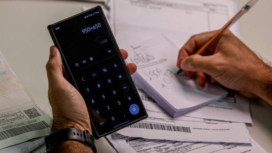 Banco Central revela endividamento das famílias em 49,9% e acende alerta para Copom