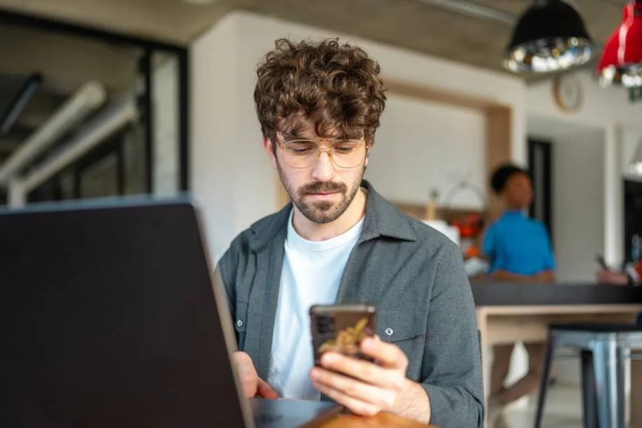 Binance Revoluciona Compra de Criptomoedas pelo Celular e Impõe KYC Rigoroso