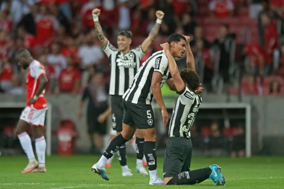 Botafogo processa Lyon por dívida de R$ 745 milhões após rompimento de acordos