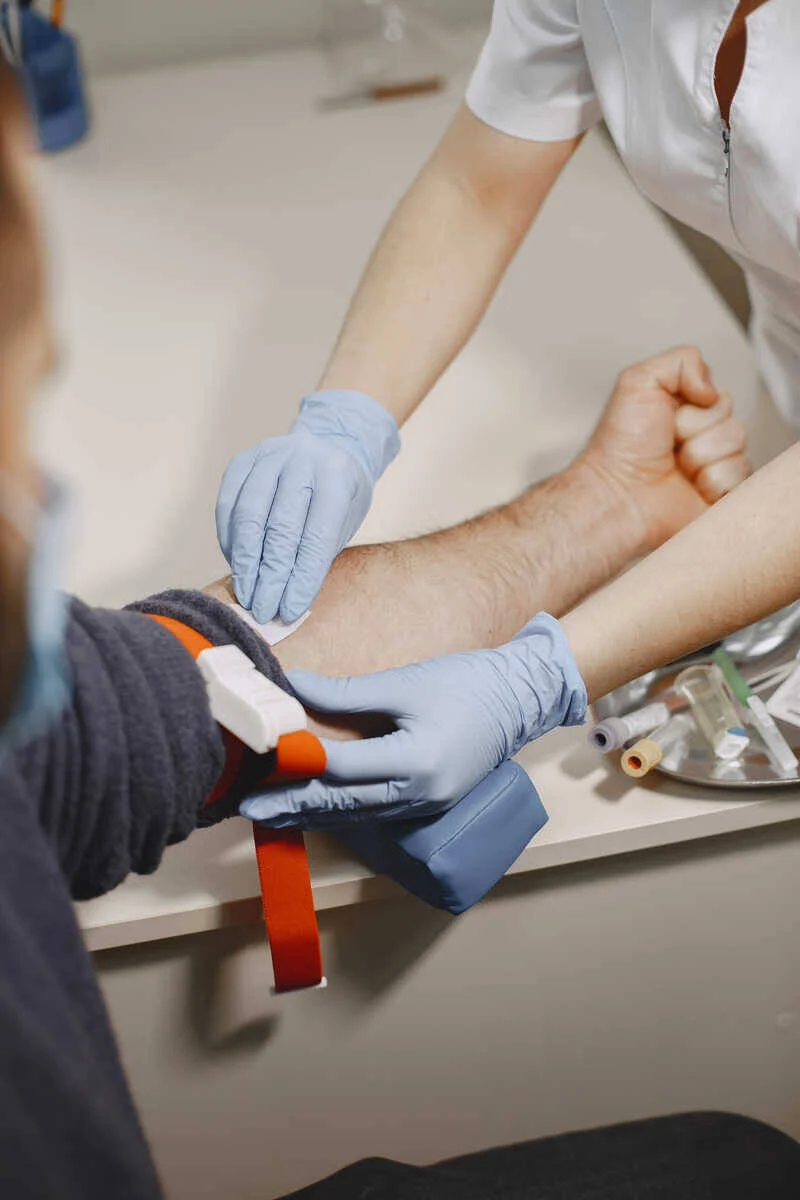 Brasil enfrenta desafios no diagnóstico de hemofilia; especialistas alertam sobre consequências