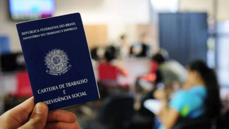 Brasil gera 228 mil empregos formais em março e supera 613 mil novas vagas