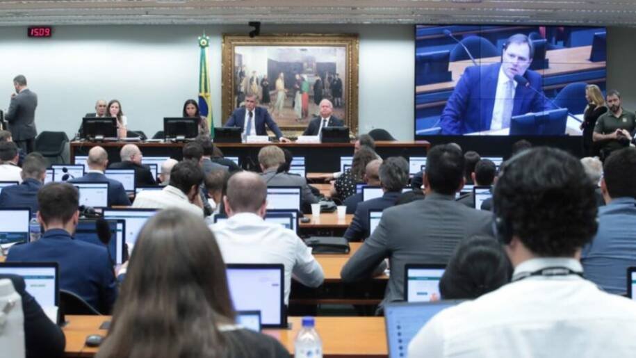 Câmara dos Deputados aprova PEC que extingue escala 6x1 e gera polêmica
