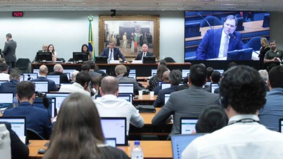 Câmara dos Deputados aprova PEC que extingue escala 6×1 e gera polêmica