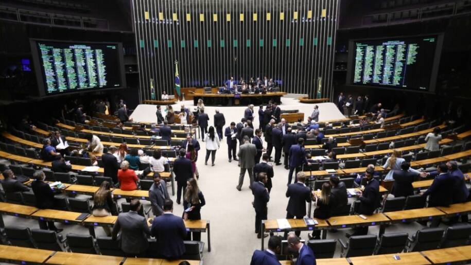 Câmara dos Deputados aprova projeto que dá à ANP acesso a dados de combustíveis