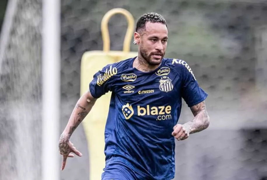 Carlo Ancelotti não convoca Neymar, mas vê atacante no caminho certo para Copa