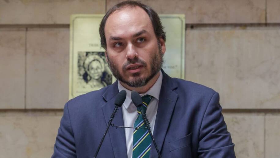 Carlos Bolsonaro aciona PL contra aliados que ignoram Flávio na corrida presidencial