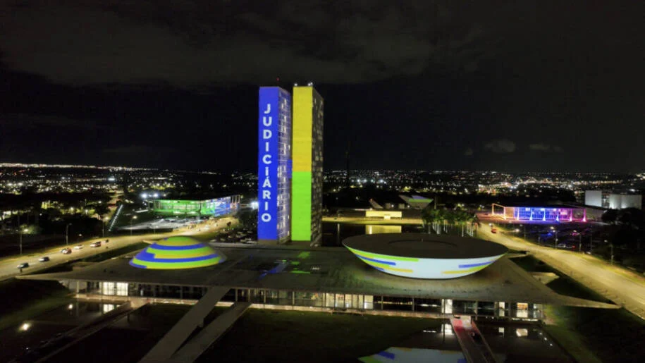 Carlos Bolsonaro e Deltan Dallagnol priorizam impeachment de ministros do STF