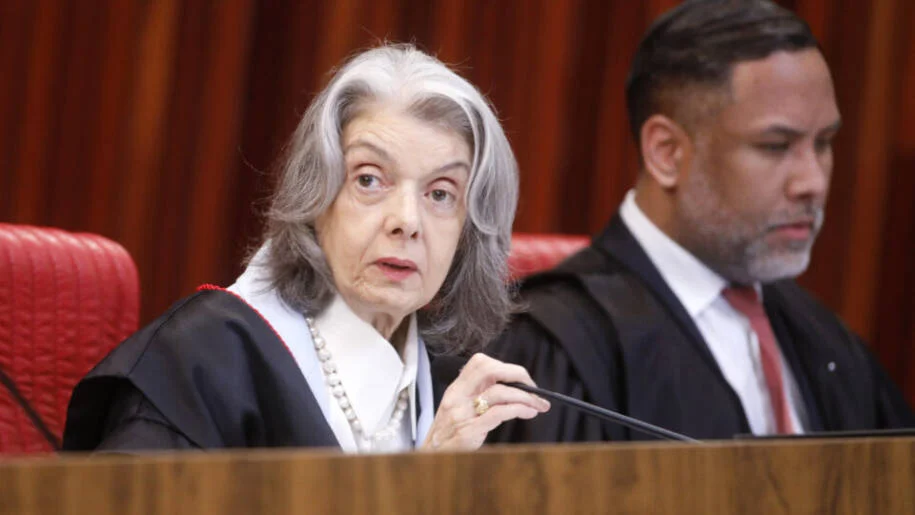 Cármen Lúcia deixa Presidência do TSE um mês antes; Nunes Marques assume