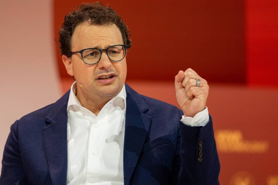 CEO da Anthropic critica uso da IA enquanto aeroporto do Galeão enfrenta crise