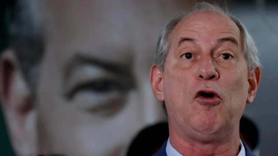Ciro Gomes ameaça romper aliança com PL no Ceará após proposta de Aécio Neves