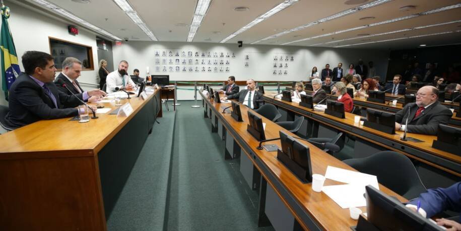 Conselho de Ética adia punição a deputados por invasão da Mesa Diretora em 2025