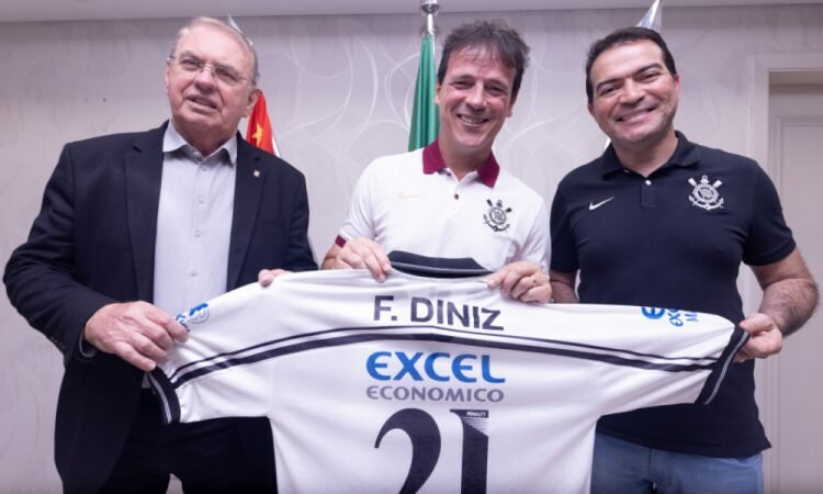 Corinthians contrata Fernando Diniz e demite Dorival Júnior após derrota