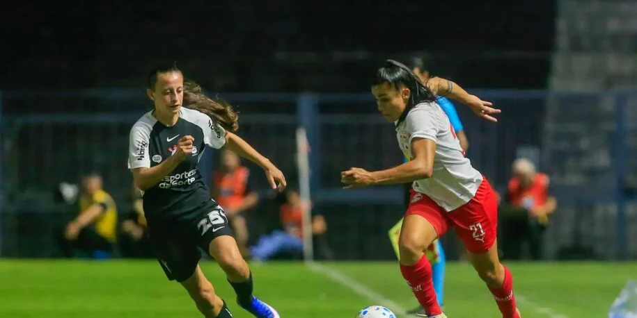 Corinthians goleia Bragantino por 5 a 1 e assume liderança do BR Feminino