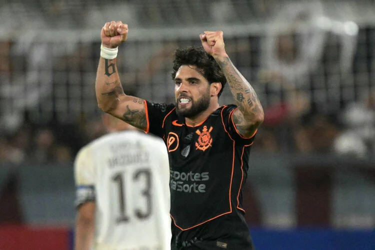 Corinthians vence Platense por 2 a 0 e estreia sob comando de Diniz na Libertadores