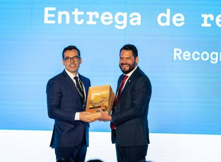 Correios do Brasil recebem troféu e destacam liderança na UPAEP em Portugal