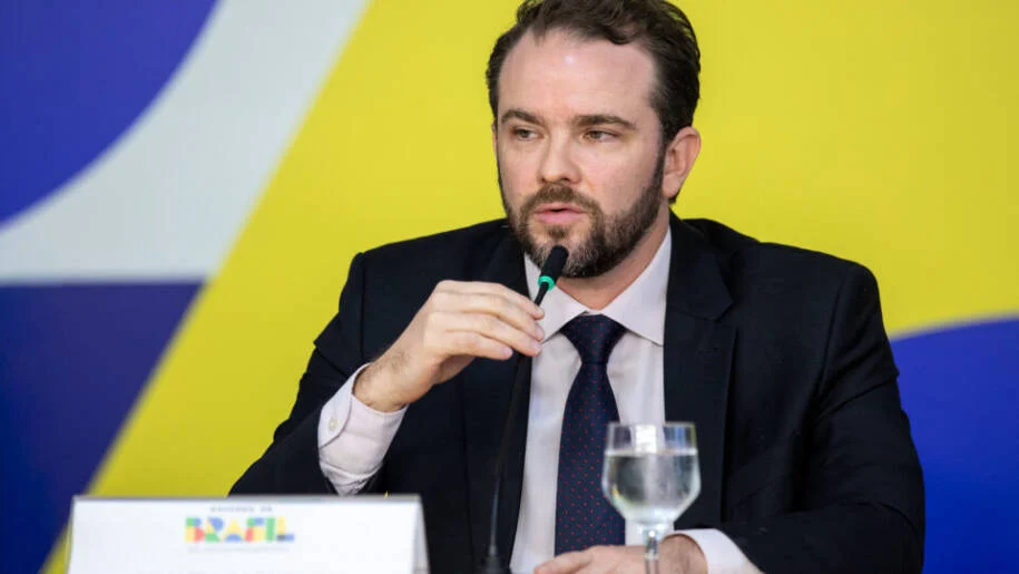 Dario Durigan anuncia Desenrola 2.0 com FGTS para quitar dívidas das famílias