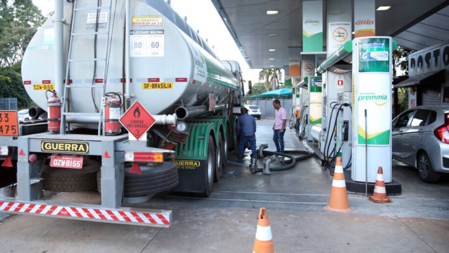 Deputados do PT e aliados propõem estatal de combustíveis após crise