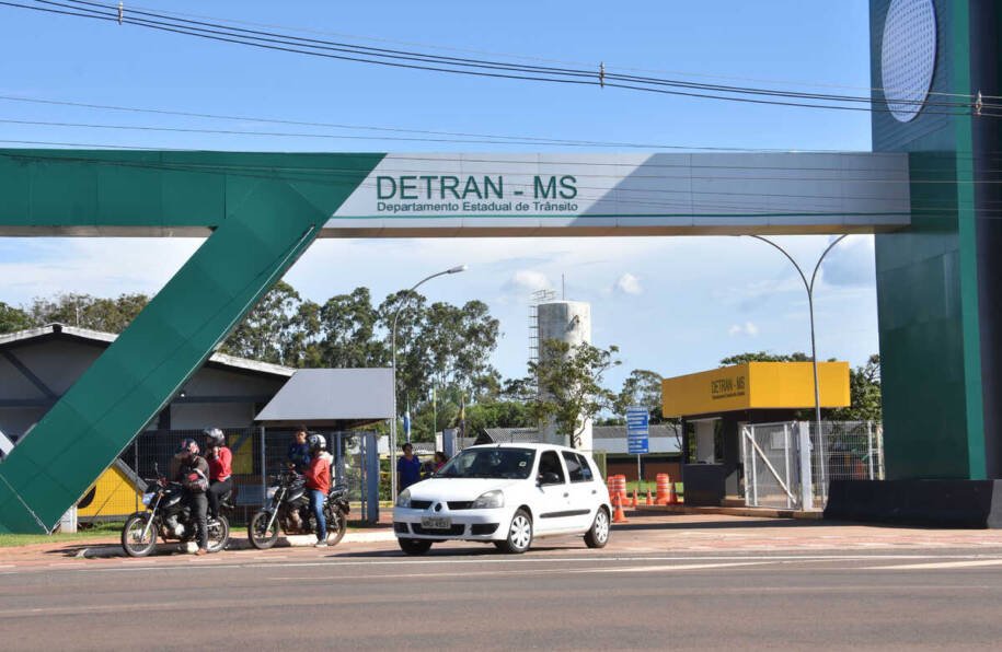 Detran-MS firma contrato emergencial de R$ 4,1 milhões e acumula R$ 9 milhões em limpeza
