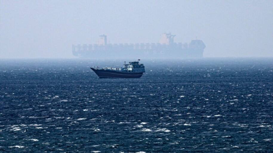 Donald Trump determina bloqueio a Ormuz e preços do petróleo disparam em meio à guerra