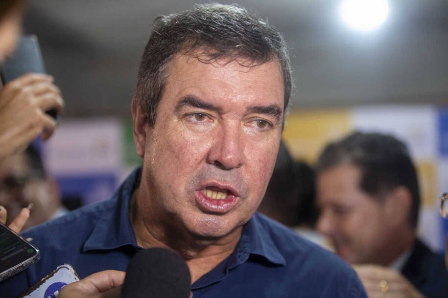 Eduardo Riedel exonera cinco secretários para eleições de 2026; veja os nomes