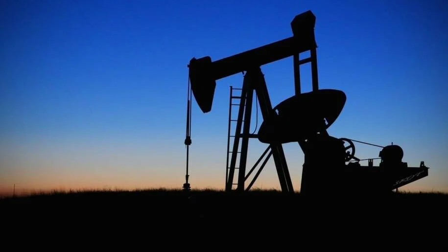 Emirados Árabes Unidos saem da Opep+ e mudam jogo do petróleo global