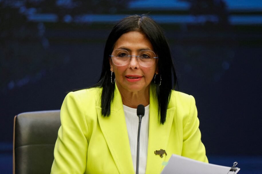 EUA suspendem sanções contra Delcy Rodríguez e preparam novo acordo de petróleo