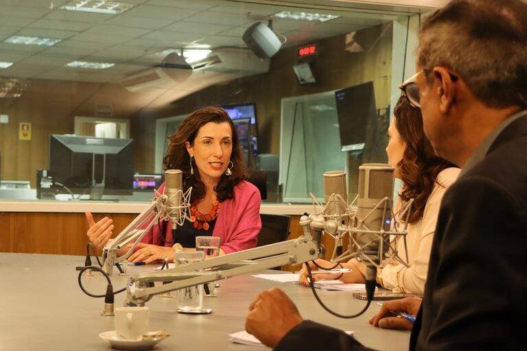 Fernanda Machiaveli detalha prioridades do MDA e inclusão produtiva na Voz do Brasil
