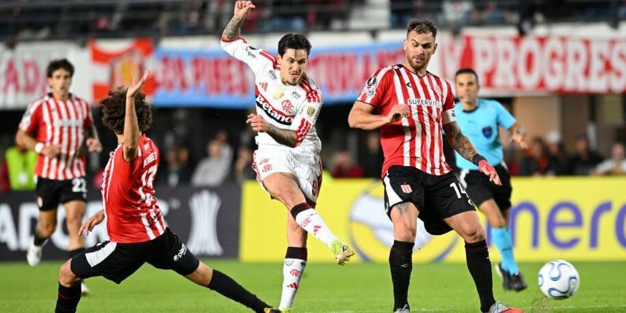 Flamengo empata com Estudiantes na Argentina e se mantém líder do Grupo A