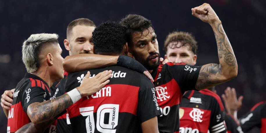 Flamengo reage, vence Santos de virada e se aproxima do G4 do Brasileirão