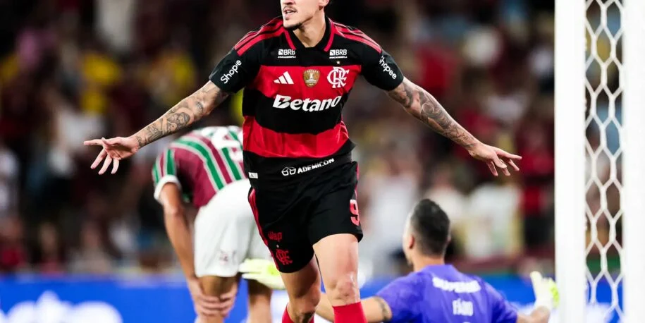 Flamengo supera Fluminense com 2 a 1 e provoca tensão na tabela do Brasileirão