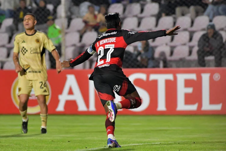 Flamengo vence Cusco por 2 a 0 e lidera Grupo A da Libertadores com gols de estrelas