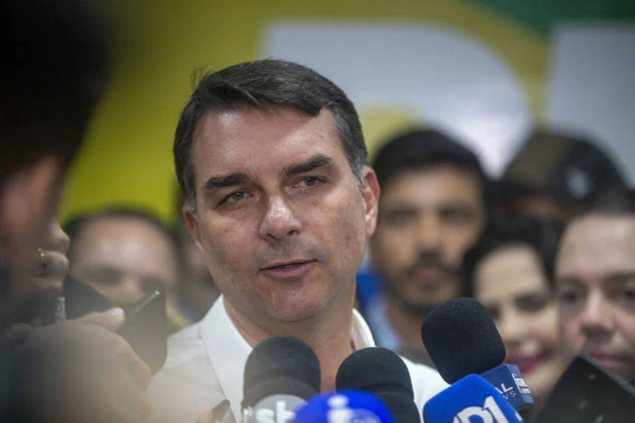 Flávio Bolsonaro revela: ‘Fui concebido em Nioaque’ durante visita ao MS